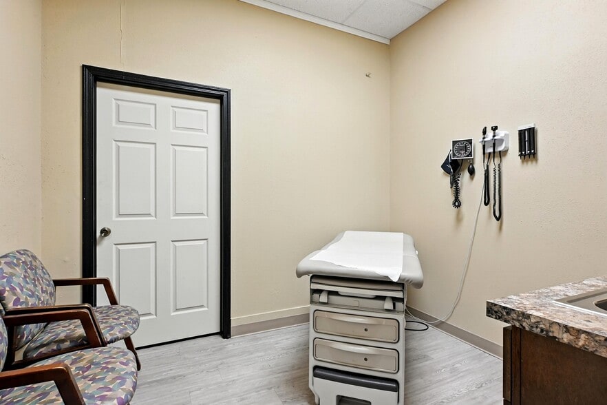 More Photos Of 110-114 W Grand River Ave, Webberville Storefront Retail Residential For Sale