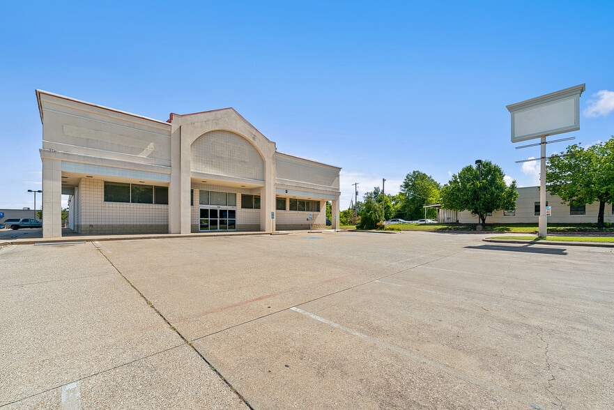 More Photos Of 119 W Marshall Ave, Longview Freestanding For Lease