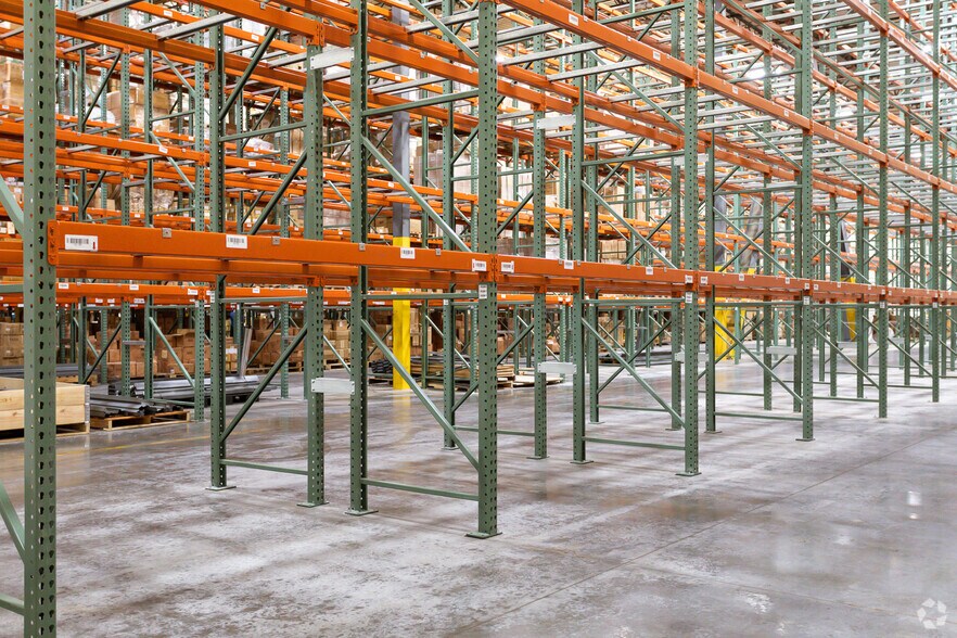 More Photos Of 2201 Interstate North Dr, Charlotte Warehouse For Lease