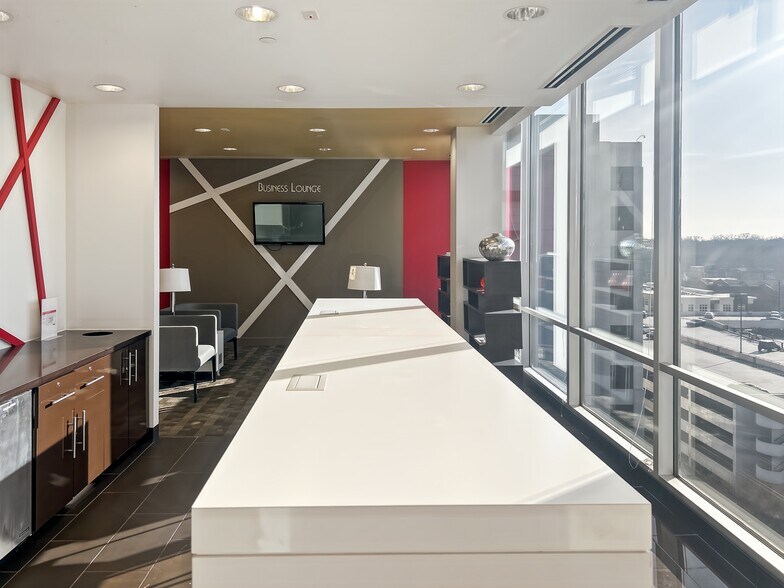 More Photos Of 1 W Court Sq, Decatur Coworking Space