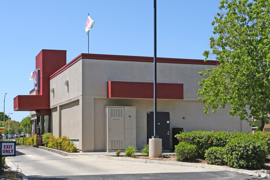 More Photos Of 8008 N Cedar Ave, Fresno Fast Food For Lease