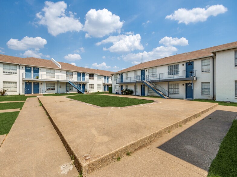 More Photos Of 2718 Sherman St, Grand Prairie Apartments For Sale
