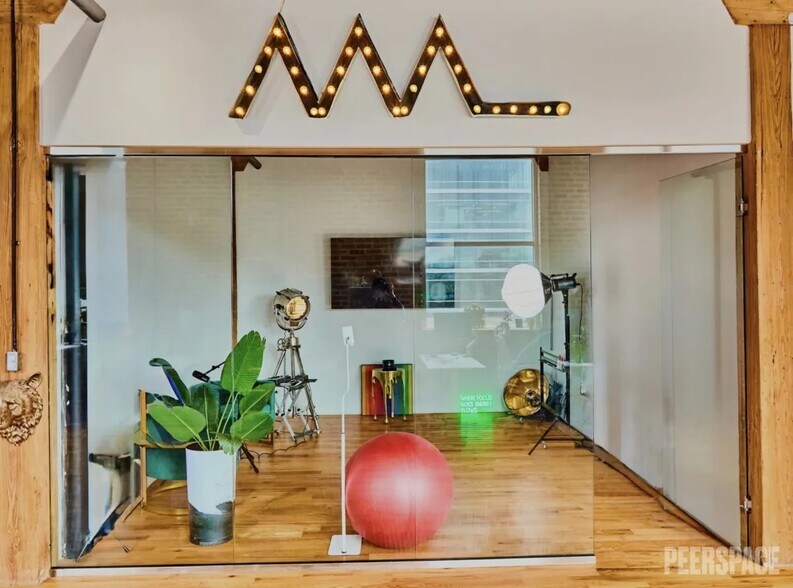 More Photos Of 210 N Racine Ave, Chicago Office For Lease