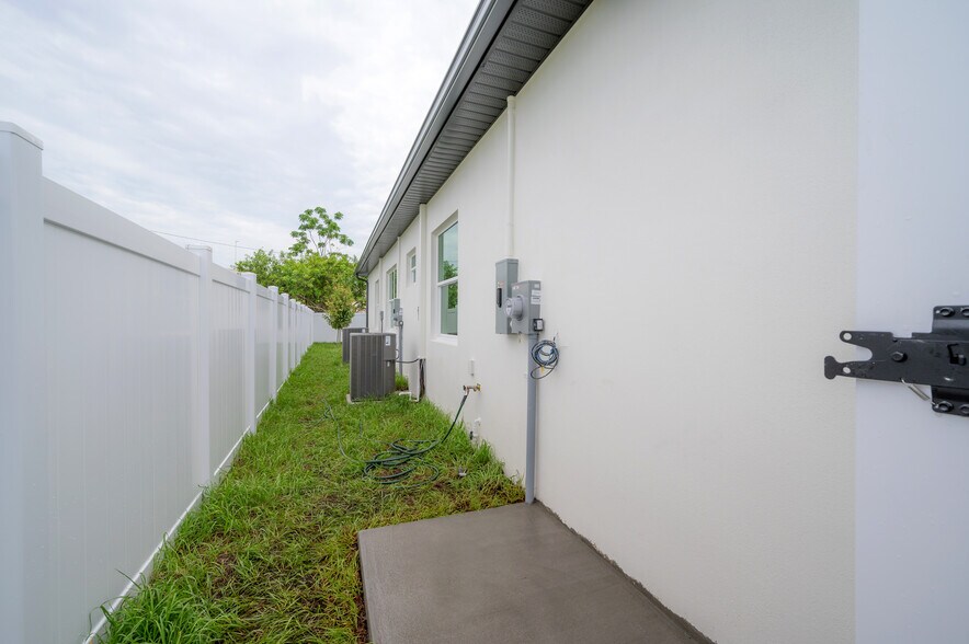 More Photos Of 3921 State St, Tampa Specialty For Sale