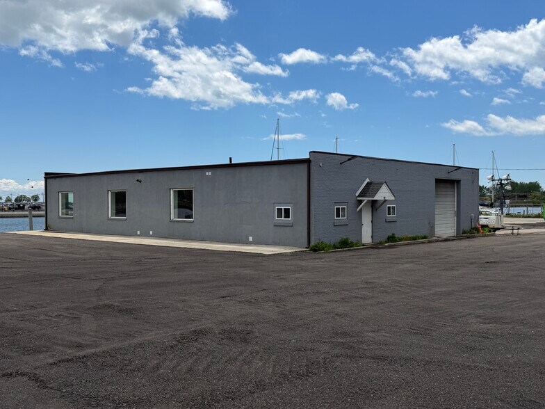 More Photos Of 88 Howard Ave, Bridgeport Warehouse For Lease
