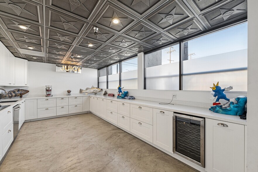 More Photos Of 1001 S Victory Blvd, Burbank Warehouse For Lease