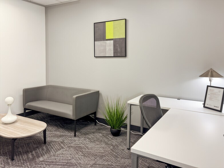 More Photos Of 21 Waterway Ave, The Woodlands Coworking Space