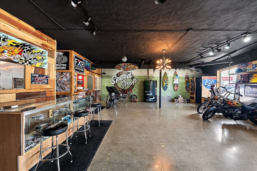 More Photos Of 1357 S Gratiot Ave, Clinton Township Showroom For Sale