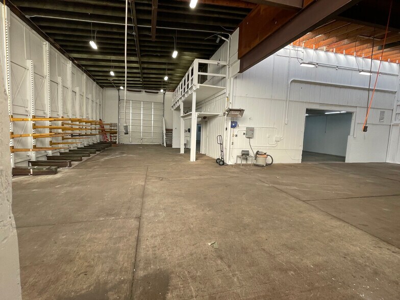 More Photos Of 1800 Richards Rd, Bellevue Warehouse For Sale