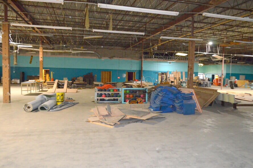 More Photos Of 2010 Stateline Rd W, Southaven Schools For Lease