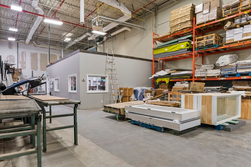 More Photos Of 47 Morton Av E, Brantford Warehouse For Lease