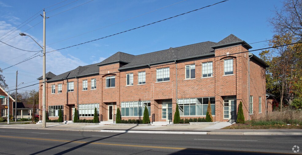 More Photos Of 400 Dundas St E, Whitby Office For Lease