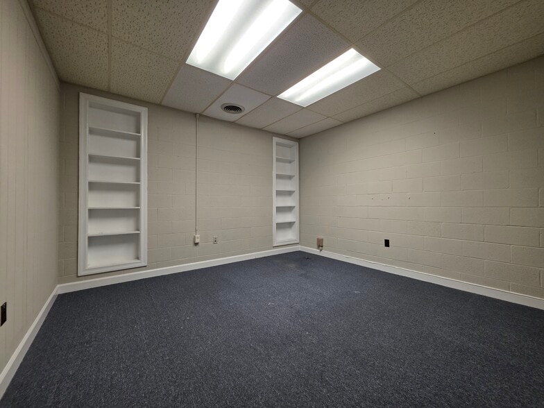 More Photos Of 404 St Andrews Dr, Greenville Office For Lease