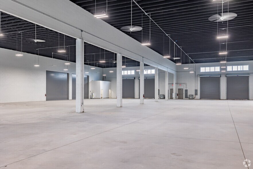 More Photos Of 5620 W Linebaugh Ave, Tampa Warehouse For Lease