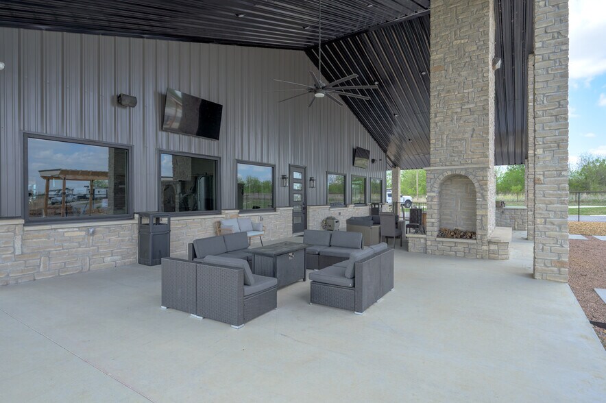 More Photos Of 9630 E US Highway 190, Rogers Trailer Camper Park For Sale