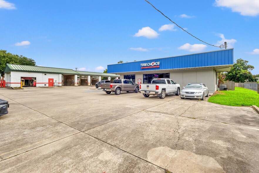 More Photos Of 4605 W Congress St, Lafayette Freestanding For Sale