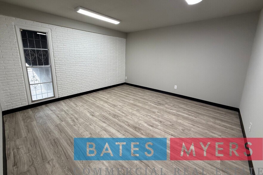 More Photos Of 2805 National Dr, Garland Warehouse For Lease