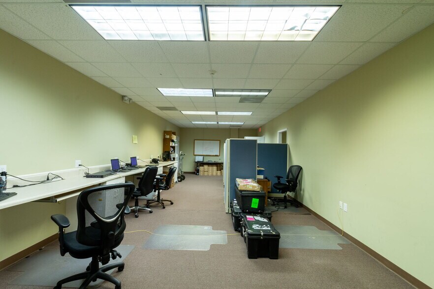 More Photos Of 94 E Crogan St, Lawrenceville Office For Lease