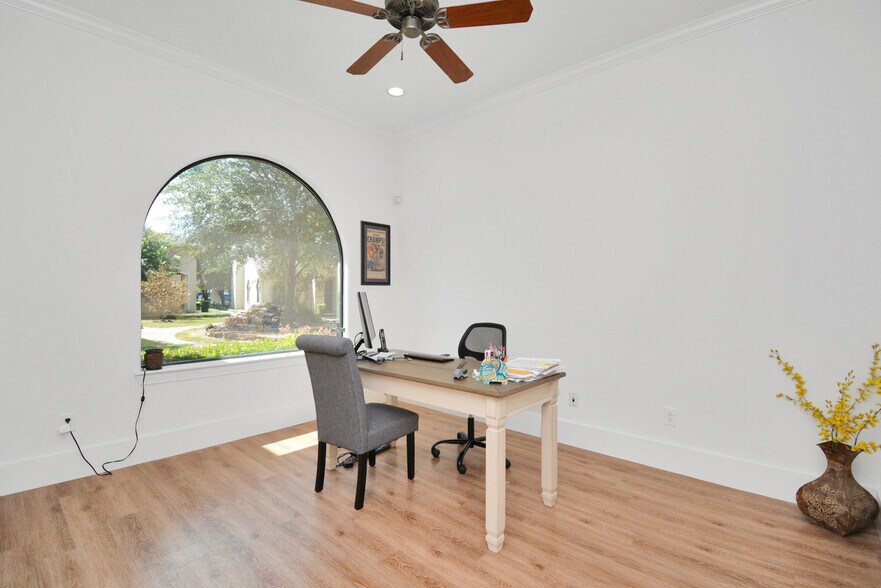 More Photos Of 12824 Willow Centre Dr, Houston Medical For Sale