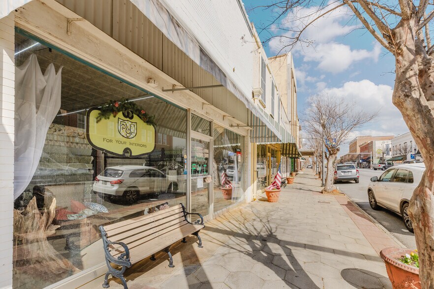 More Photos Of 221 W Lamar St, Americus General Retail For Sale