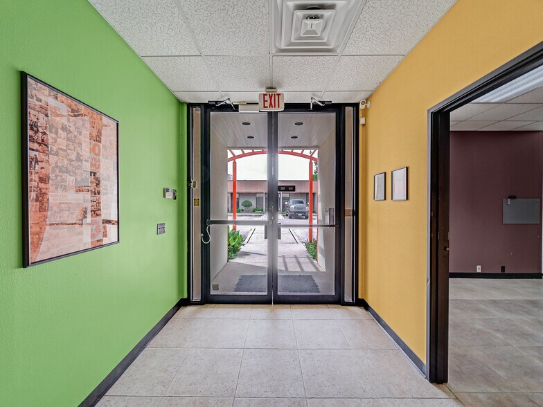 More Photos Of 2424 Lacy Ln, Carrollton Showroom For Sale