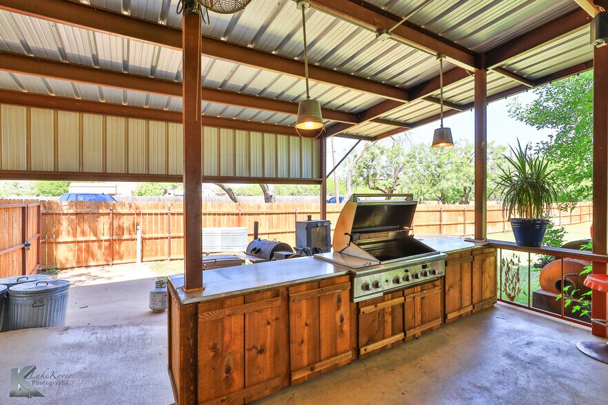 More Photos Of 2180 Maple St, Abilene Specialty For Sale