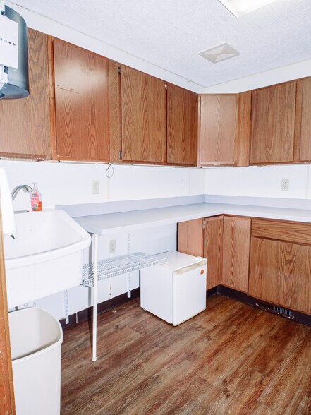More Photos Of 603 N State St, Girard Medical For Sale