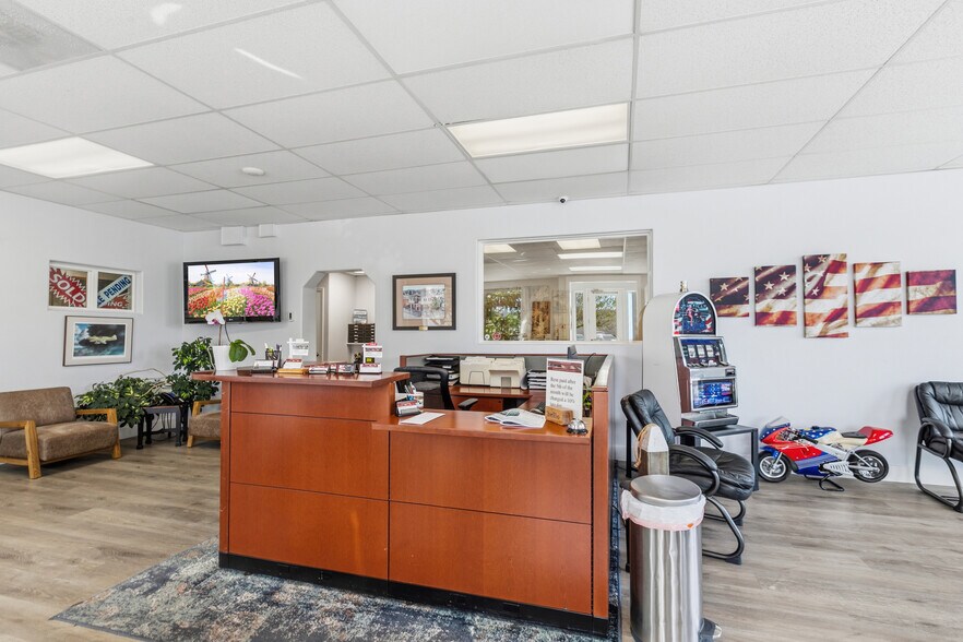 More Photos Of 1202 Commercial Ave, Anacortes Office For Sale