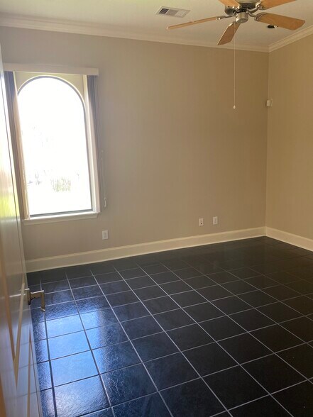 More Photos Of 13644 Breton Ridge St, Houston Medical For Sale