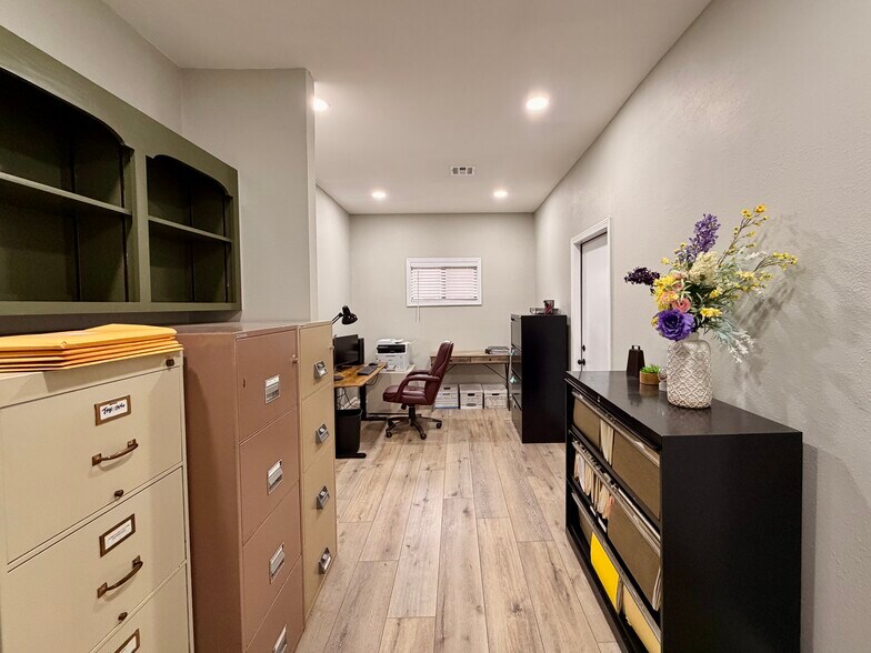 More Photos Of 1030 W Main St, Jenks Office For Sale