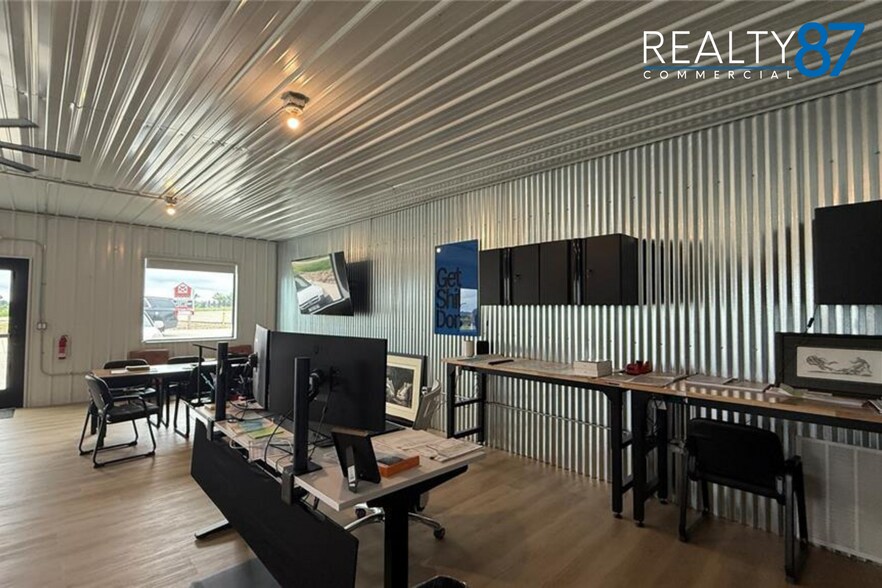 More Photos Of 3230 Center Point Rd, Robins Flex For Sale