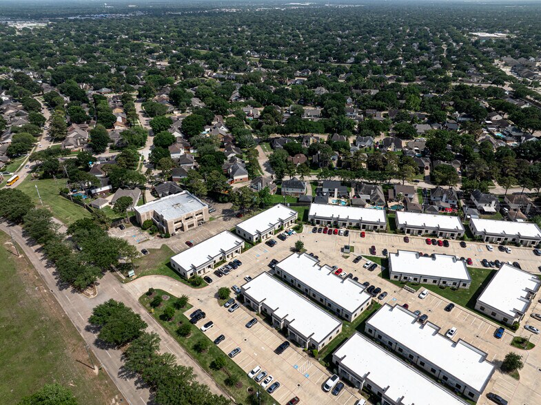 More Photos Of 633 E Fernhurst Dr, Katy Medical For Sale