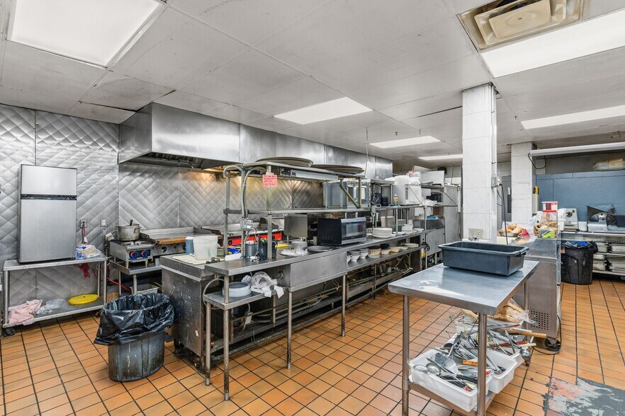 More Photos Of 6-8 Lake Shore Dr W, Dunkirk Freestanding For Sale