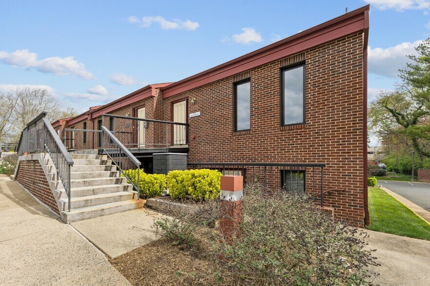 More Photos Of 2555-2575 Chain Bridge Rd, Vienna Medical For Sale