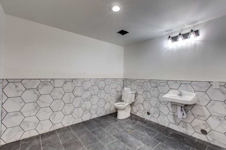 More Photos Of 9145 Commerce Center Cir, Highlands Ranch Office For Sale