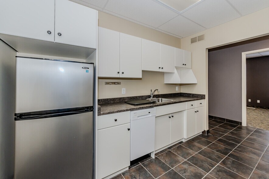 More Photos Of 90 Earl Martin Dr, Woolwich Medical For Lease