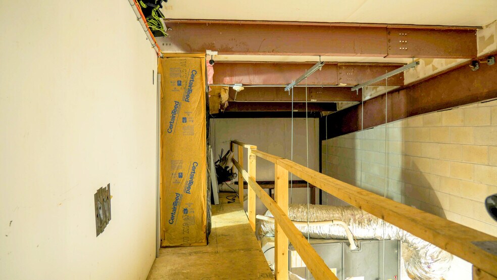 More Photos Of 440 Dry Bridge Rd, North Kingstown Warehouse For Sale