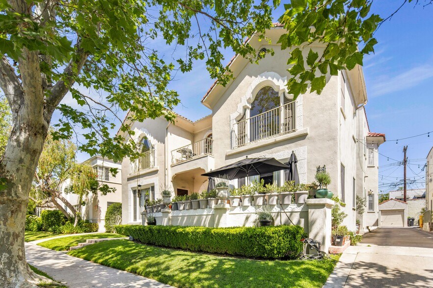 More Photos Of 326 N Sycamore Ave, Los Angeles Apartments For Sale