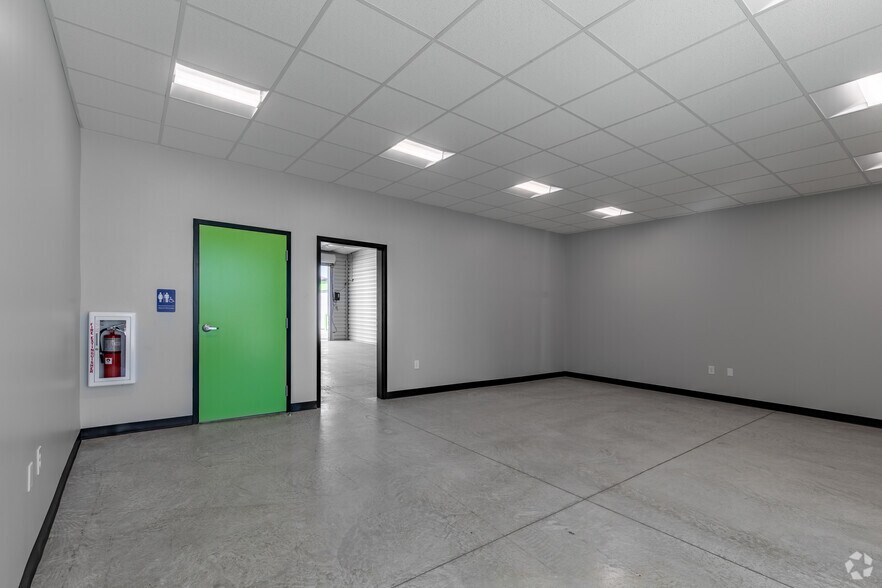 More Photos Of 8114 City Base Landing, San Antonio Unknown For Lease