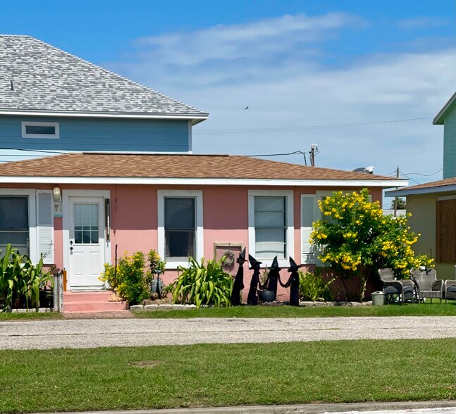 More Photos Of 1206-1214 S Church St, Rockport Apartments For Sale