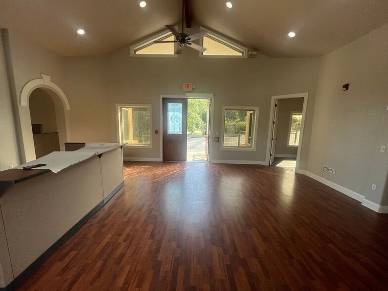 More Photos Of 20500 Fm 1431, Lago Vista Loft Creative Space For Lease