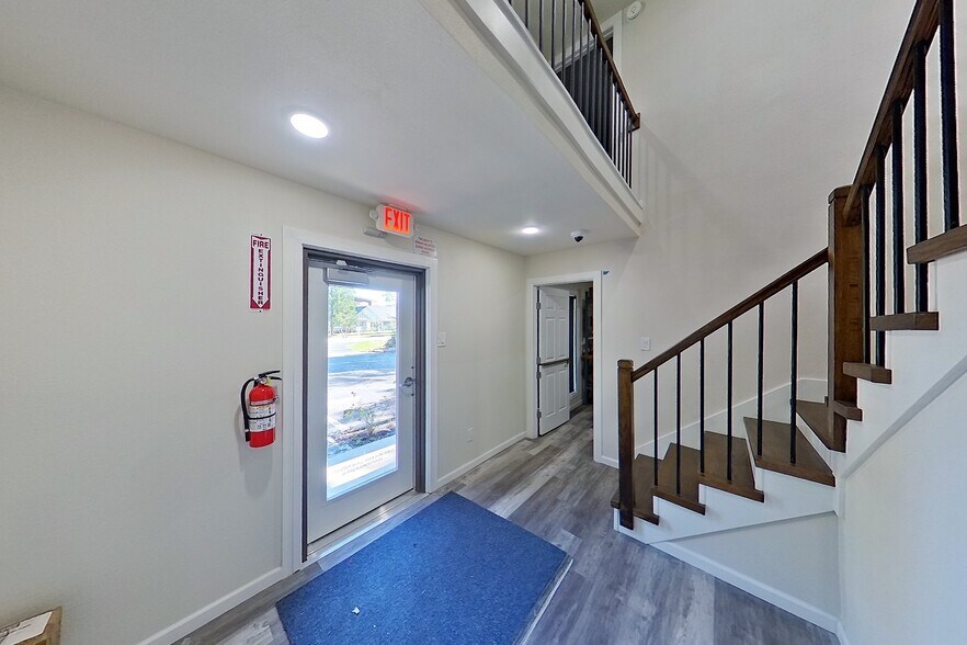 More Photos Of 26519 Oak Ridge Dr, Spring Storefront Retail Office For Sale