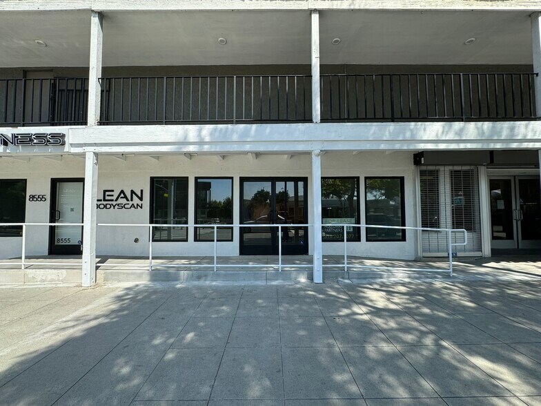 More Photos Of 8543-8555 Santa Monica Blvd, West Hollywood Storefront Retail Office For Lease