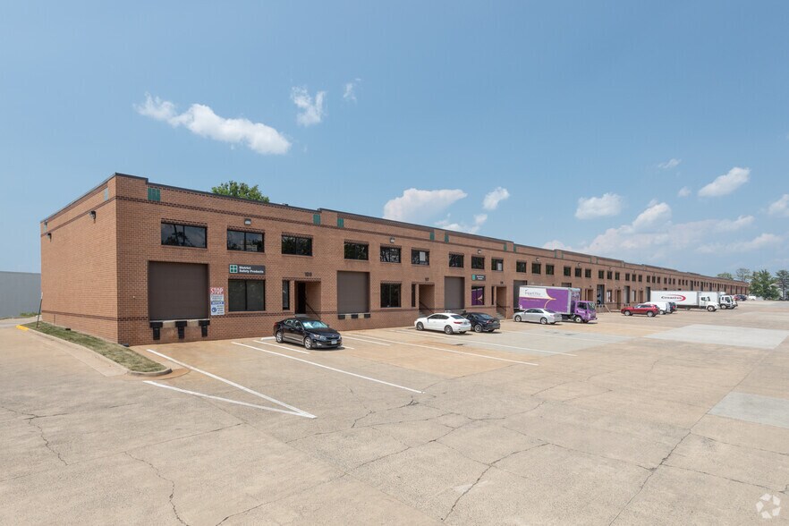 More Photos Of 22900 Shaw Rd, Dulles Town Center Flex For Lease