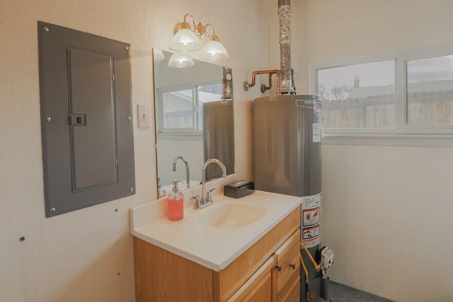 More Photos Of 1020 S Townsend Ave, Montrose Storefront Retail Office For Sale