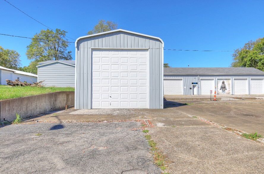 More Photos Of 419 E Main St, Mount Sterling Warehouse For Lease