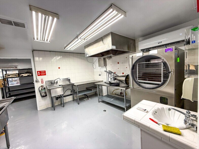 More Photos Of 132-144 S Orange Ave, El Cajon Food Processing For Lease
