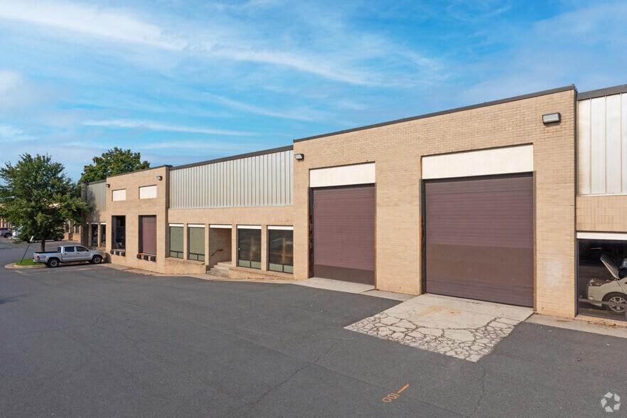 More Photos Of 14080 Sullyfield Cir, Chantilly Flex For Lease