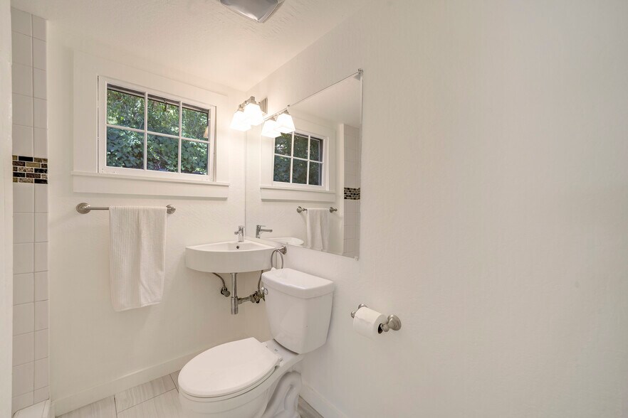 More Photos Of 1423-1425 Foothill, Calistoga Apartments For Sale