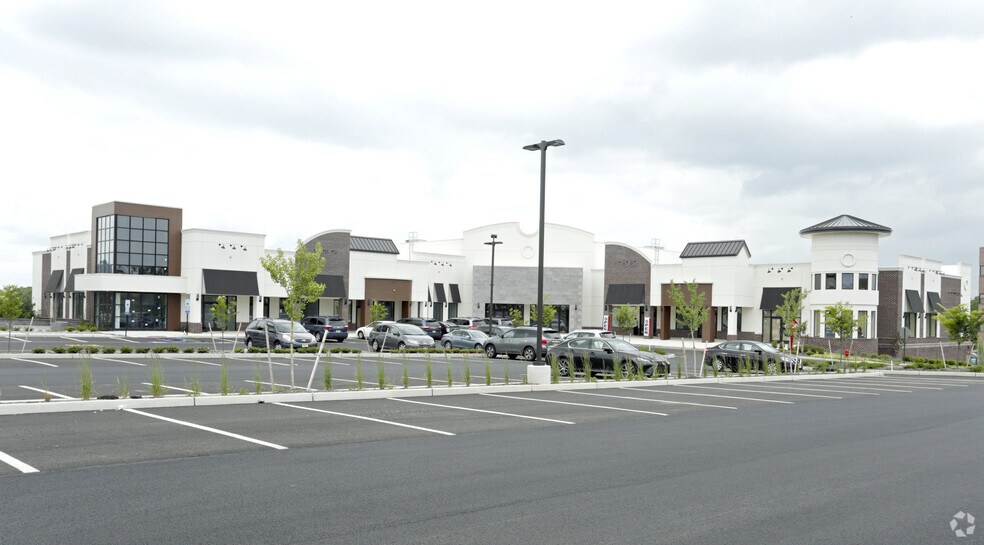 More Photos Of 10 America Ave, Lakewood Freestanding For Lease
